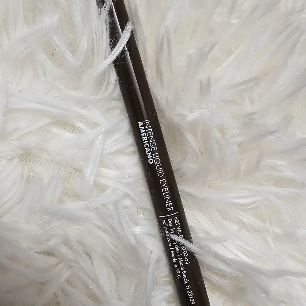 Callyssee Intense Liquid Eyeliner in Americano Water Resistant Brown⁶